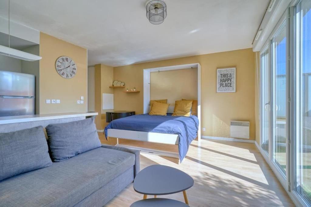 Charmant Studio Avec Terrasse Et Parking Corbeil-Essonnes Zewnętrze zdjęcie